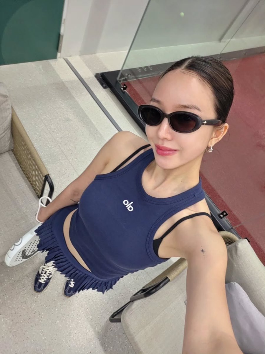 Jnpptyp's tweet photo. สาวสวยสุขภาพดี = จูน ณัณณิริณ ลุคสปอร์ตก็ยังเป็นคนสวยสายแฟชั่นได้ เริ่ดมากลุคนี้ คือแมทช์ชุดสีได้แบบลงตัวมาก โทนสีเข้ากันทั้งชุด รองเท้า กระเป๋า ไม่ลืมที่จะโพสท่าเริ่ดๆ ตามสไตล์มาดามจูน เริ่ดกว่านี้ไม่มีอีกแล้ว เลิฟๆ ยัยคนสวย

#Junenannirin #จูนณัณณิริณ https://t.co/Jen781s1z6