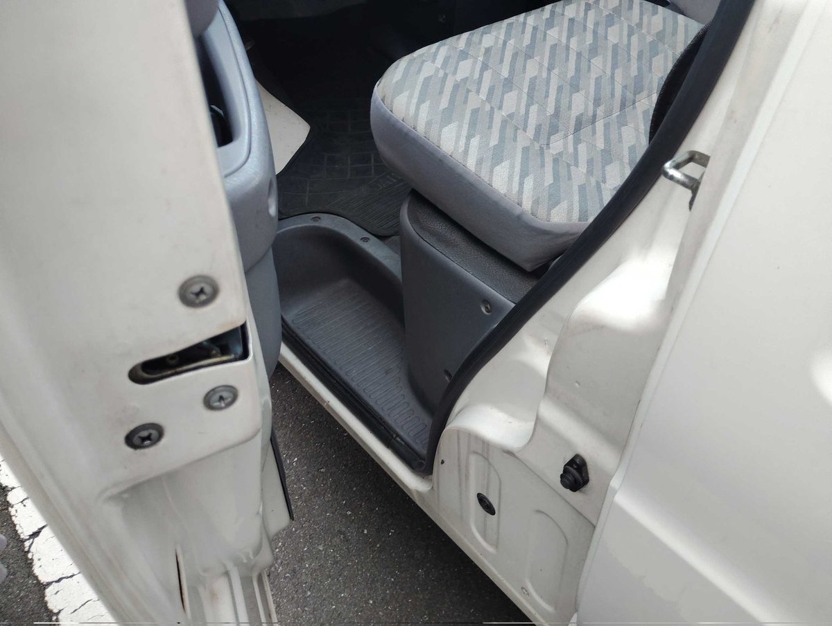 Locksmith1524's tweet photo. ダイハツ ハイゼット
インロック解錠

鍵を閉じ込めてしまったとの事😥 

所々お客様の努力の跡がみられました💧

無事鍵穴より解錠いたしました😊

#鍵屋
#インロック解錠 https://t.co/lflDRdq9LQ
