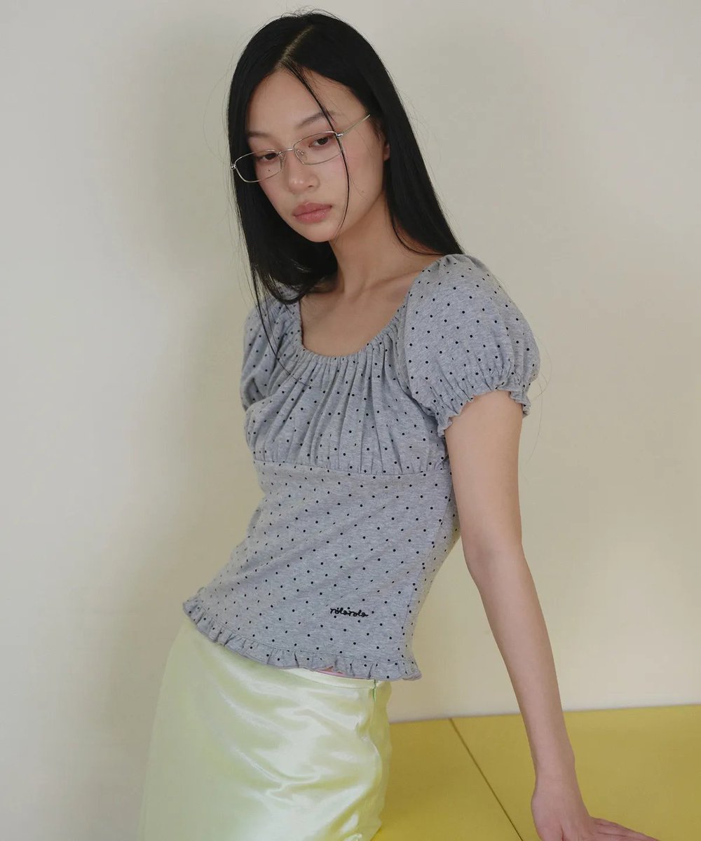 style18191's tweet photo. [ 260602 트리플에스 정하연 옷, 패션 정보 ]  

💗정하연
• 브랜드: 로라로라 [ROLAROLA]
• 제품 : DOT PUFF T-SHIRT GRAY

➡https://t.co/vBap6feZcl

#트리플에스 #정하연 #tripleS #JeongHaYeon https://t.co/2Mz0RoQqC3