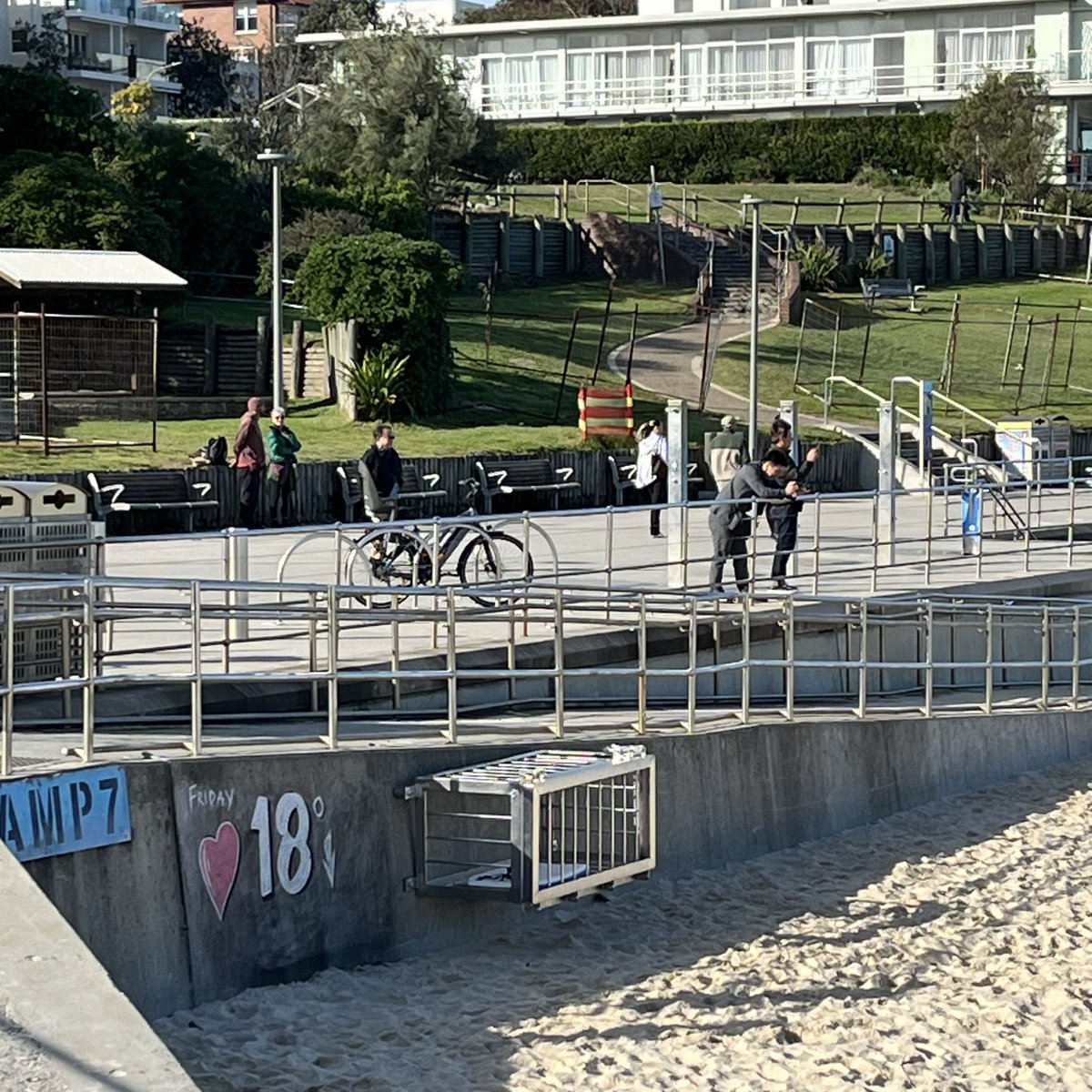 robbosal's tweet photo. Friday: Warmer in than out - 1.4k #bondilaps https://t.co/9KHI8XGToG