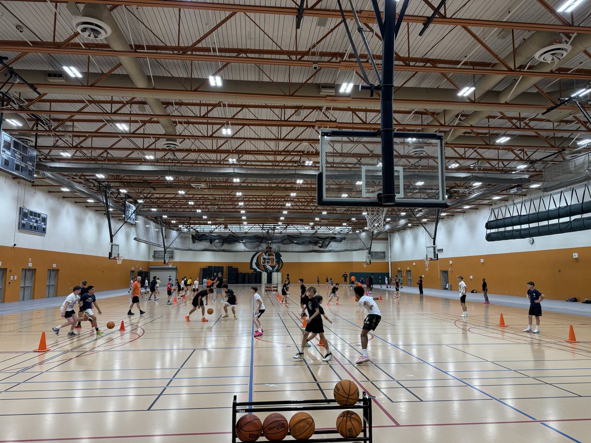 PEHS_BB's tweet photo. Thank you to all the campers, current players, and volunteers that helped make this year‘s 4th-8th grade such a success! The future is incredibly bright #eoe https://t.co/ATWY2MLjxk