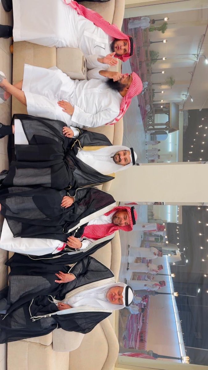 Allbidah's tweet photo. في ليلة من ليالي الفرح والسرور 
احتفل الأستاذ /عطية بن عليان بن علي واخوانه وأبناء عمومتهم بحفل زفاف ابنهم الشاب
عبدالله بن عليان الصبحي 

حضر الحفل لفيف من الأهل والأصدقاء والأعيان 
تهانينا للعروسين وحياة زوجية سعيدة 🌺 https://t.co/NcjcmIUB6l