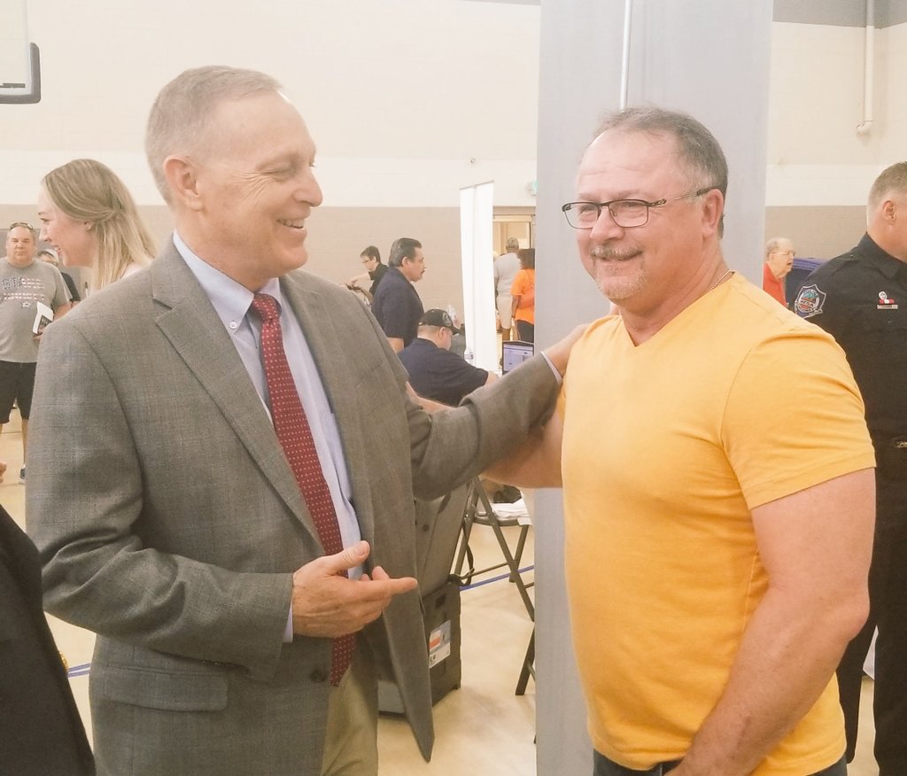 RepAndyBiggsAZ's tweet photo. Happy Birthday to one of the Valley's most consistent voices - Mike Broomhead. Thankful for your fair and balanced journalism for many years. https://t.co/oWjr6j4YcA