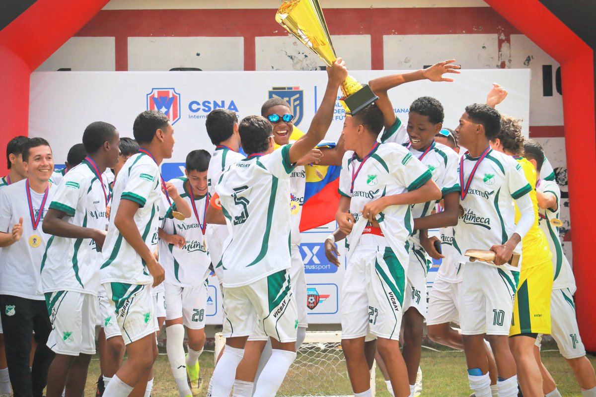 DepCaliCantera's tweet photo. 😁🙌🏆🎉⚽️💚 https://t.co/JglDQ0Rrjv