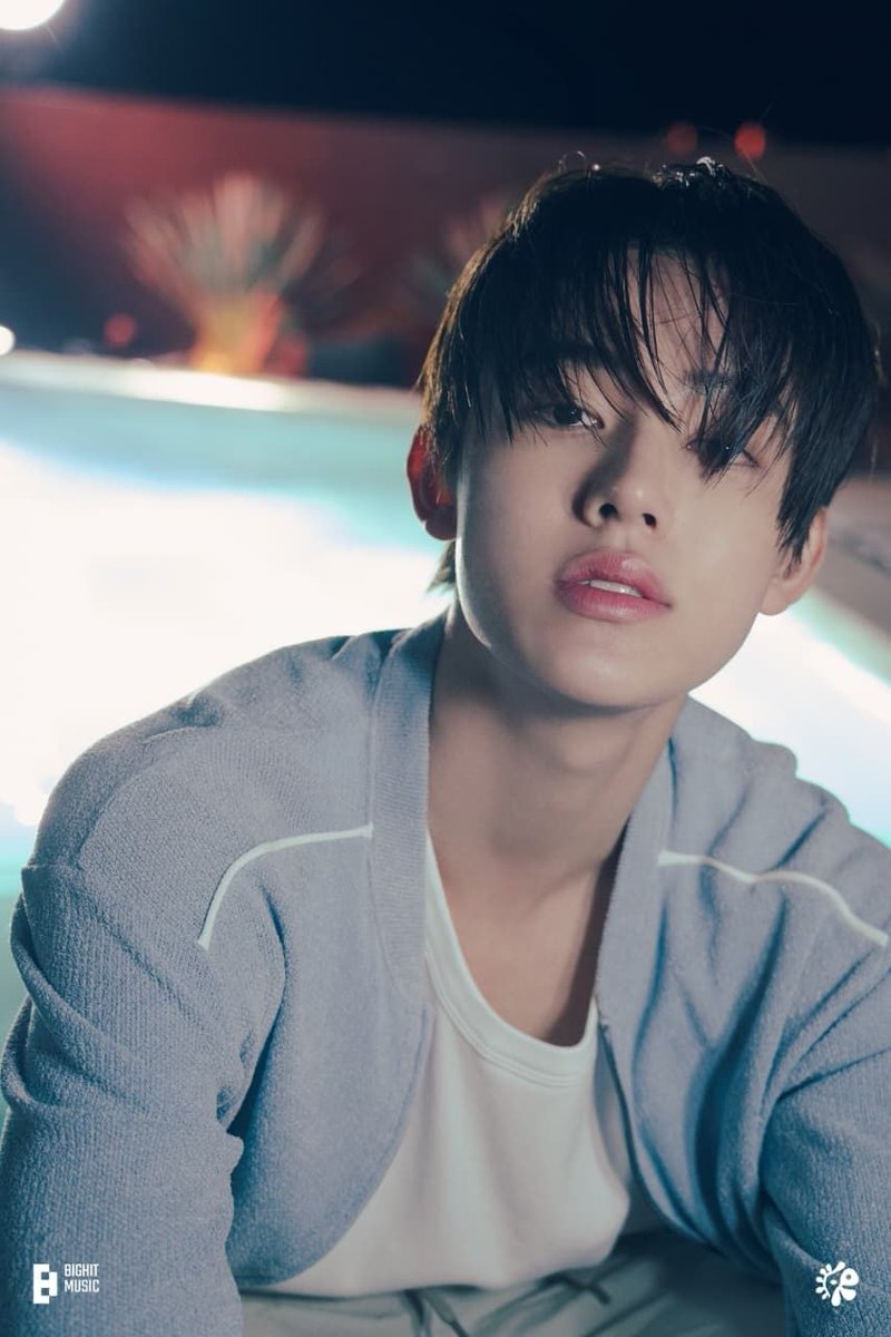 SeonghyeonBRA's tweet photo. SEONGHYEON nos bastidores do MV de 'Blue Lips'.

#SEONGHYEON #성현 #CORTIS #코르티스 https://t.co/Z5yUfTE18h