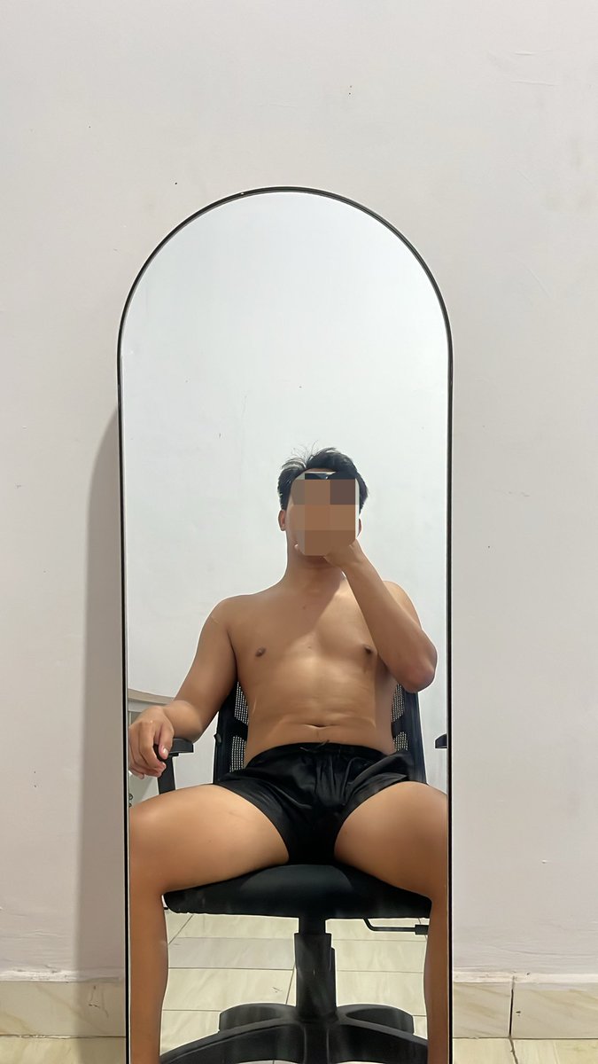Sanjayaejp's tweet photo. Sini dipangku sama abang #gayjogja https://t.co/x0cFfQ2Egq