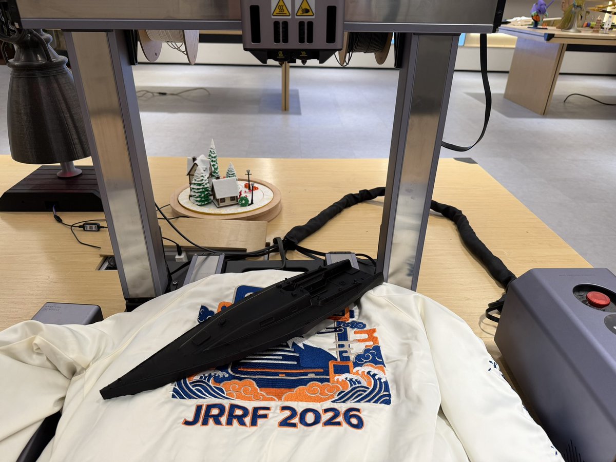 snapmaker's tweet photo. What a lovely time at @JapanRepRapFes ! Back at SnapHQ, we’re honored to bring back several gifts from our friend in Japan, and put them in our Display Room! https://t.co/sWRuclGRN6