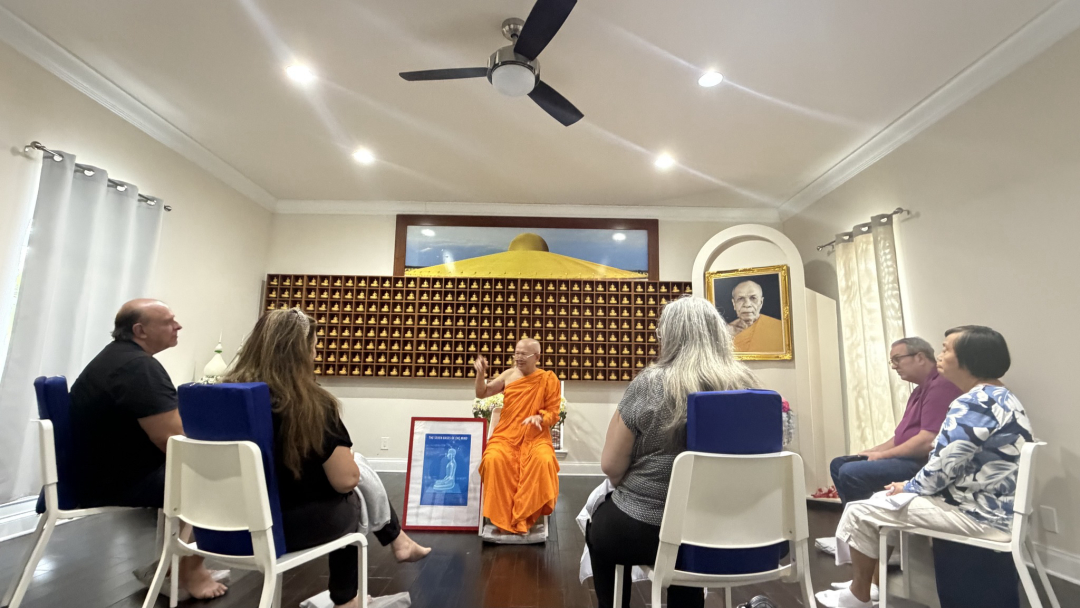 DMCupdates's tweet photo. #วัดพระธรรมกายปาล์มบีช ประเทศสหรัฐอเมริกา ได้จัดกิจกรรมปฏิบัติธรรม Mindful Relaxation Meditation เพื่อเปิดโอกาสให้ชาวท้องถิ่นและผู้ที่สนใจ ได้หลีกเร้นจากความเครียดและความวุ่นวายในวิถีชีวิตประจำวัน มาเรียนรู้วิธีการผ่อนคลายจิตใจ ผ่านการทำสมาธิ https://t.co/b9WwyRgGuL

#ปฏิบัติธรรม
#ข่าวพระพุทธศาสนาในต่างประเทศ