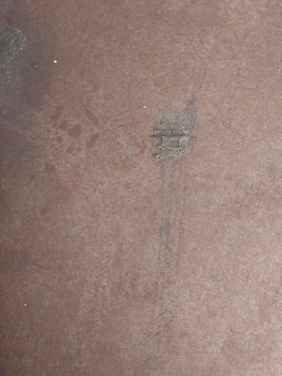 MarcheMarsch's tweet photo. WHAT ASSHOLE PUT CHEWING GUM HERE I WAS STEPPING AND MY LEG COULDNT MOVE LMAO https://t.co/Y7iZc5QGp8