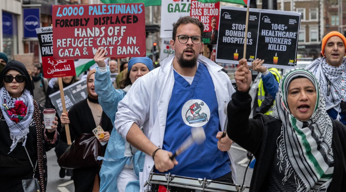 rheytah's tweet photo. Doctors and nurses in the U.K. could soon be banned from wearing  pro-Palestinian and pro-Israel symbols at work following recommendations  from the British government’s independent advisor on antisemitism.

The advisor, Lord John Mann, delivered 36 recommendations to tackle antisemitism across the National Health Service in a report that the government formally accepted on Thursday.

“Jewish people and everyone experiencing discrimination need action,  not words,” Secretary of State for Health James Murray said in accepting  the recommendations for the country’s publicly funded healthcare  system.

Prime Minister Keir Starmer charged Mann with tackling antisemitism in the NHS in October, soon after an attack on a Manchester synagogue in which two Jewish men were killed.
Jewish Telegraphic Agency