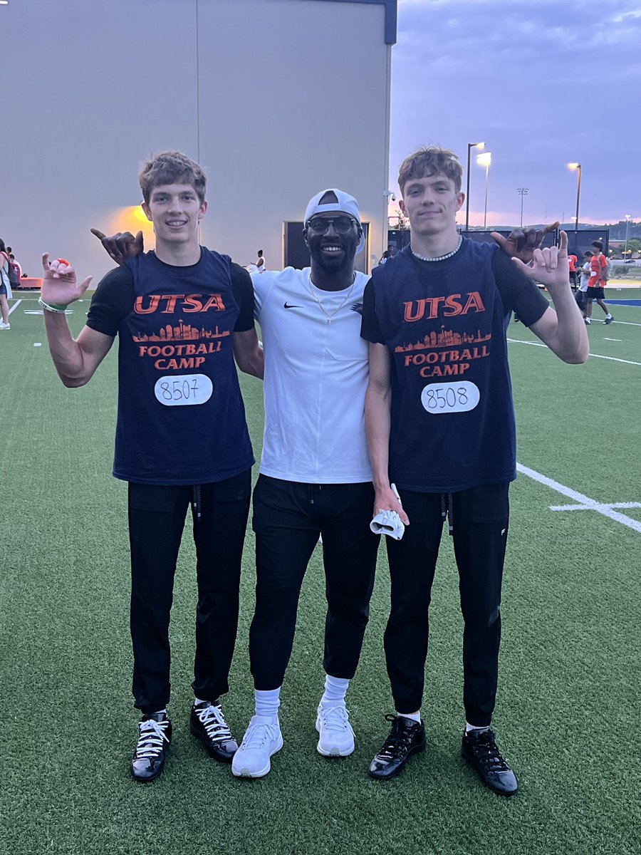 d1DEREK11's tweet photo. After a great camp and conversation with @nicholasDgraham I am blessed to receive my 3rd division 1 offer from @UTSAFTBL!!! 
@JonesLonghornFB @coachreedJHS 
@seanlove @CoachRivasIII @CoachJessLoepp @CoachTraylor @PrepRedzoneOK https://t.co/N9mkKSM5I2