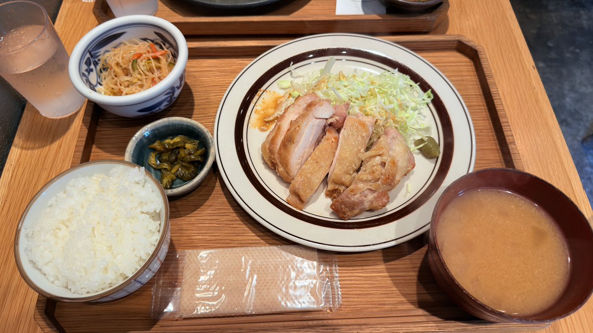 Gradito_Inc's tweet photo. おはようございます( ᵔᵒᵔ )♡
6/5(金)の渋谷は🌤️

昨日出社で洗濯できなかったので、
微妙なお天気ですが今日まとめてやりました👕🧺
昨日のお昼ご飯ですが、鶏の塩麹焼き定食でした🍱
鶏が柔らかすぎて、あっという間に食べ終わりました😊

金曜日もどうぞよろしくお願いしますฅ^•ω•^ฅ https://t.co/U4AsL6nuLv