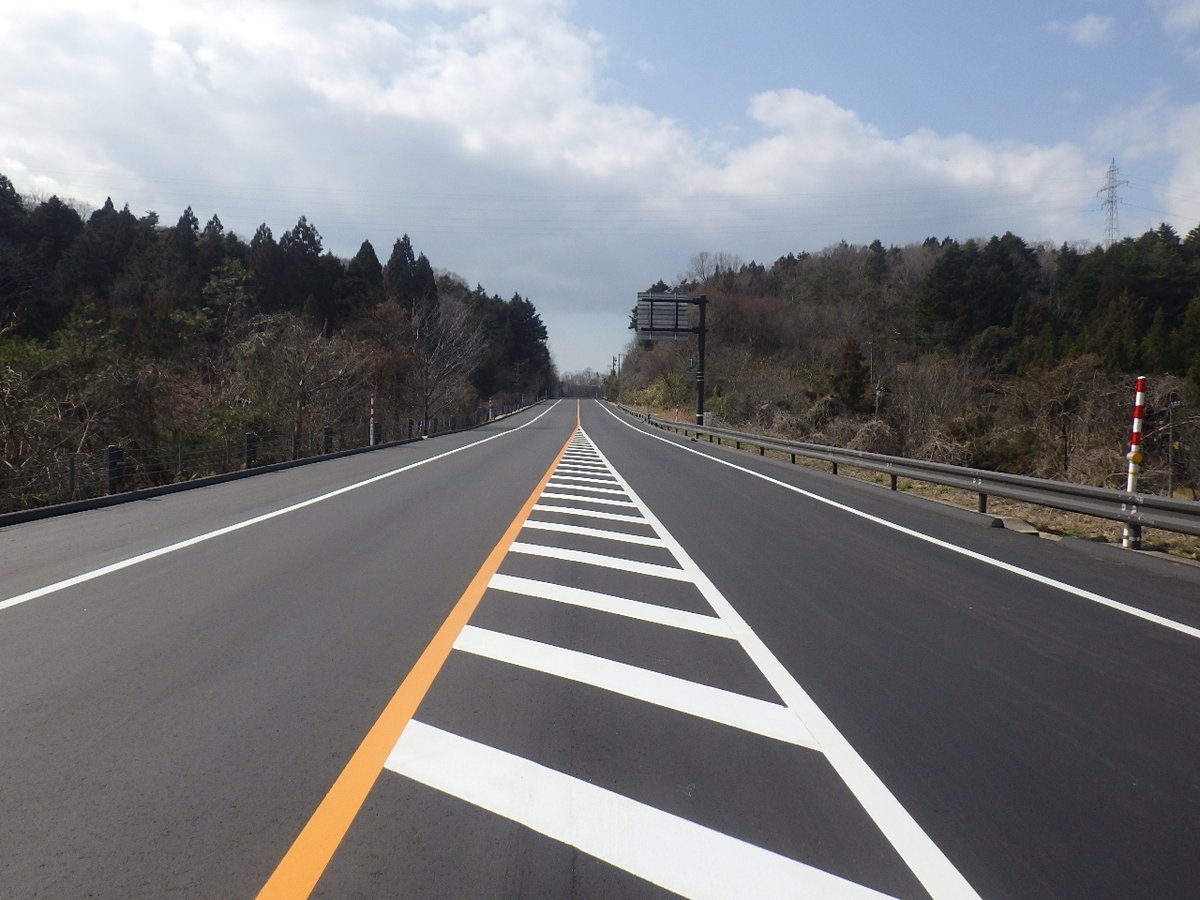 nakanoto_doboku's tweet photo. 【災害復旧｜工事完了】
県道七尾鳥屋線にて
(七尾市西三階町)

能登半島地震で
被災した道路の
復旧工事が完了しました。

引き続き
復旧復興に向け
工事を進めます。

ご迷惑をおかけしますが
ご理解とご協力をお願いします。

#能登半島地震
#建設業の皆さまに感謝
#災害復旧 #復興
#石川県 #七尾市 https://t.co/t7GtIEKS2Z