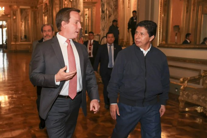 RICHARDEDGARDO8's tweet photo. ESTE POLITICO ES UN OPORTUNISTA, ESTUVO CON OLLANTA HUMALA, PPK,VIZCARRA,PEDRO CASTILLO AHORA CON SANCHEZ.
Y QUE COINCIDENCIA Q EN SU DISTRITO MAGDALENA SE HA PERDIDO 17 ACTAS Y COMO ALCALDE NO HIZO NINGUN RECLAMO SE QUEDO CALLADO DE BOCA, ES UN CAMBIA PIEL MERECE TODO NUESTRO DESPRECIO, MAGDALENA ES MOMENTO QUE RECLAMEN SUS VOTOS AQUI TIENEN AL CULPABLE.