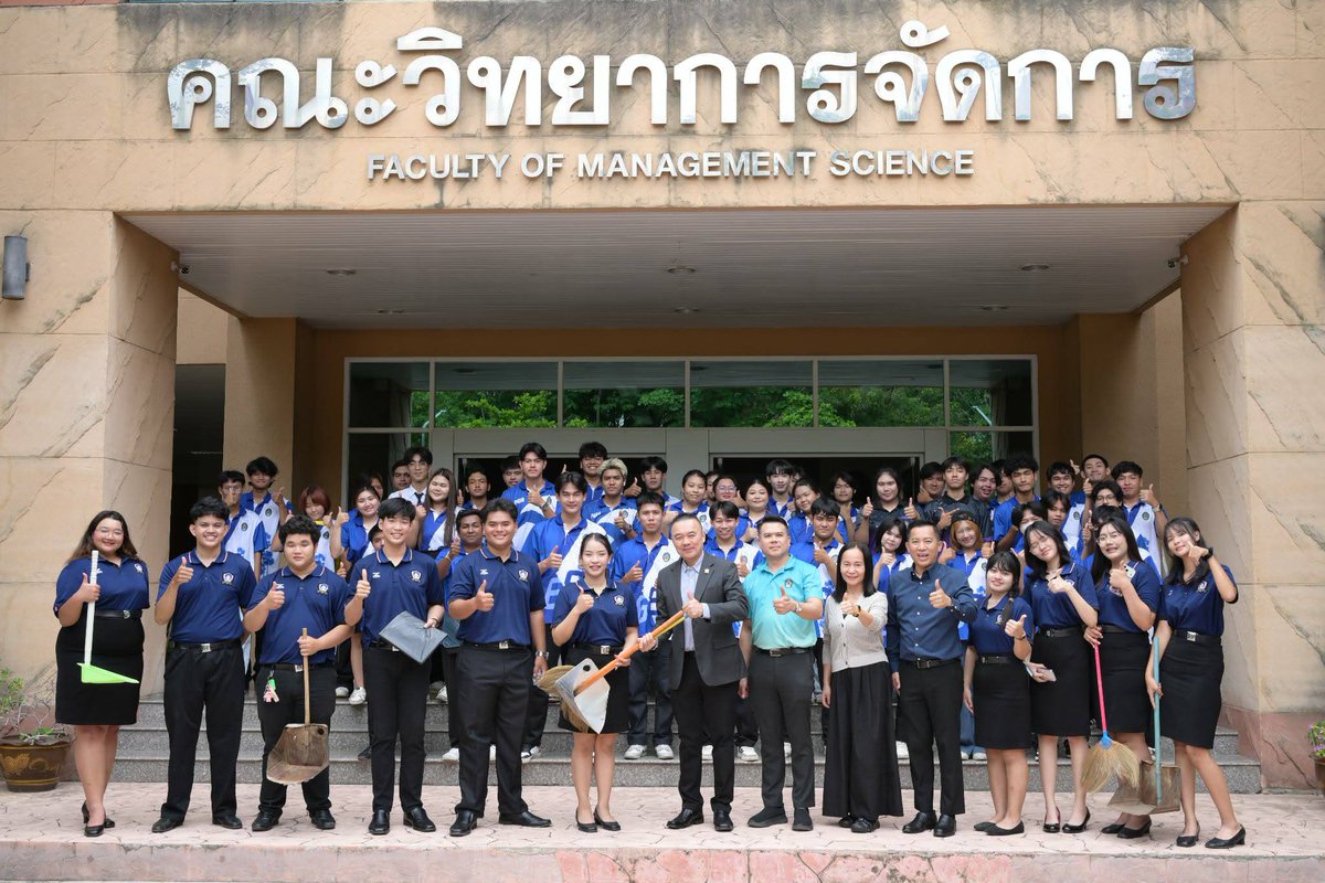 pbruofficial's tweet photo. คณะวิทยาการจัดการ ร่วมใจจัดกิจกรรมจิตอาสา "ทำความดีด้วยหัวใจ" เฉลิมพระเกียรติสมเด็จพระนางเจ้าฯ พระบรมราชินี

#กลุ่มงานสื่อสารองค์กรมหาวิทยาลัยราชภัฏเพชรบุรี
#คณะวิทยาการจัดการมหาวิทยาลัยราชภัฏเพชรบุรี
#PBRUearnwhilelearn https://t.co/vqyoXbHD9Y