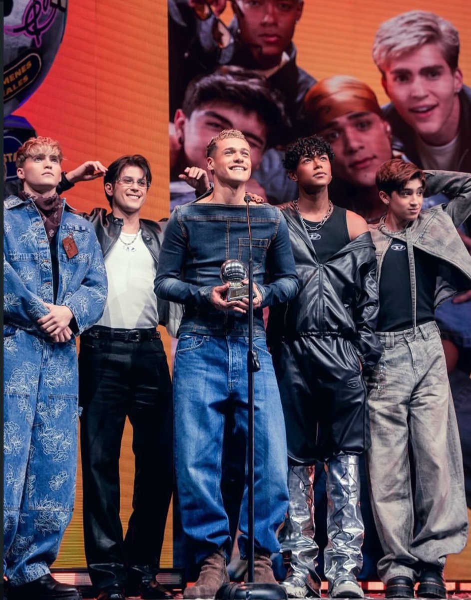 sometime_zzz_'s tweet photo. Santos Bravos lleva menos de un año de debut y ya tienen dos premios. Esto solo es el comienzo, los chicos serán unos grandes de la industria 🥹👏

✅ARTISTA DÚO O GRUPO
     (Premios Tu Música Urbano Mix)
✅PODCAST REVELACIÓN
     (Spotify Awards)

#SantosBravos @santos_bravos https://t.co/z86vzWVXn8