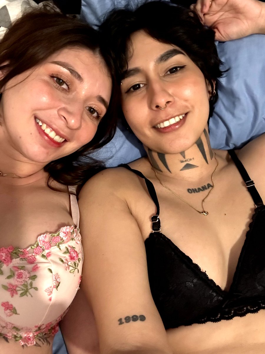 Daisy_andEmily's tweet photo. We’re finally on X... 🤫🖤 Come into our room and discover true temptation.
We left a welcome gift and so much more waiting for you at the link below. Will you stay with us? 😈
Daily content here: 👇
https://t.co/Wp7CAzk7aQ

#WLW #LesbianCouples https://t.co/EXfQINHPOm