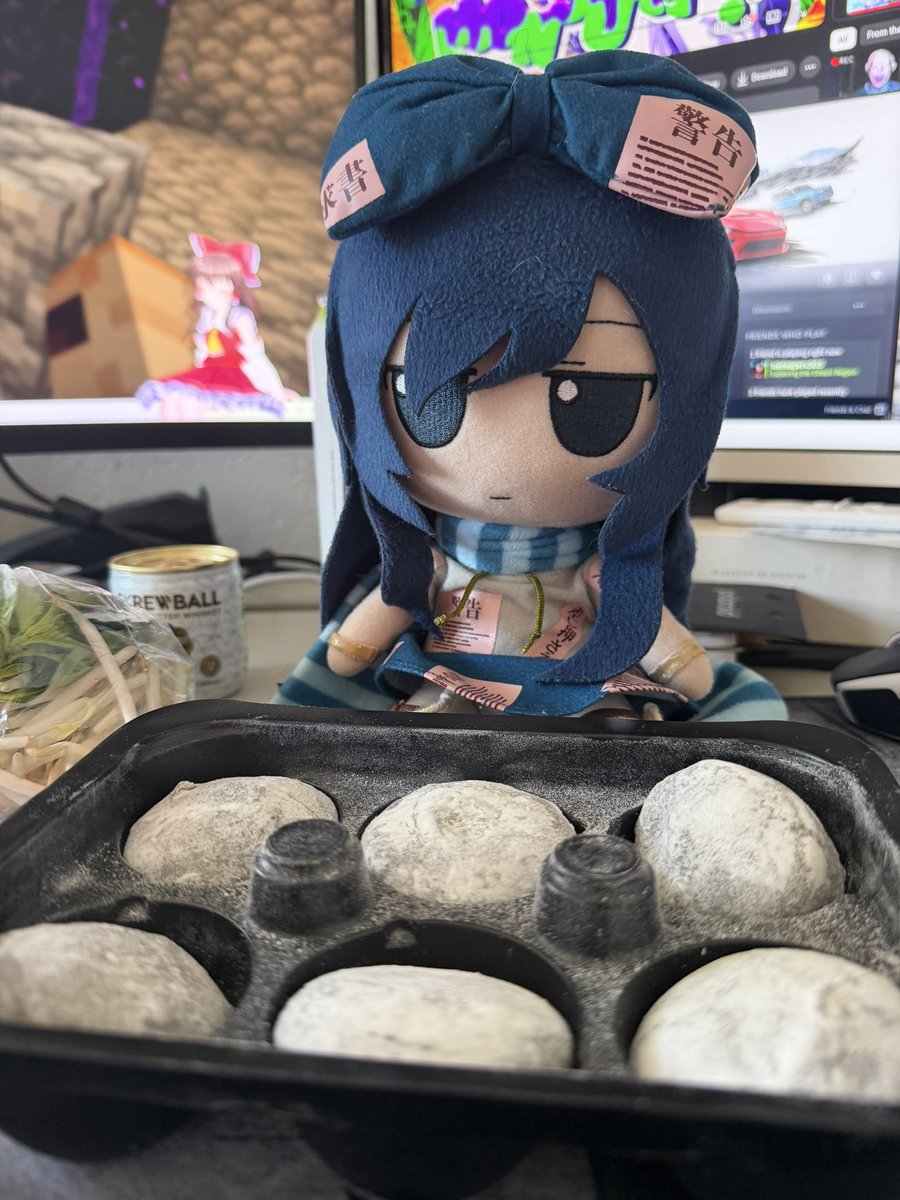 Puck_227's tweet photo. Shion can have some ice cream mochi https://t.co/uTY94KEigh