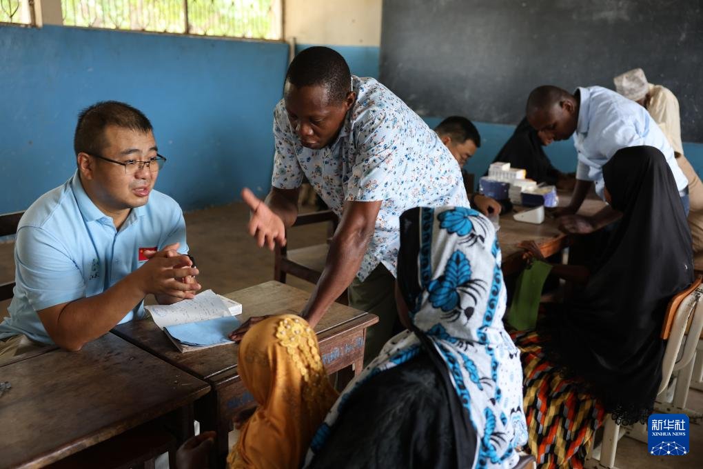 cidcaofficial's tweet photo. Checking blood pressure, conducting physical examinations, sharing health tips, offering consultations... Chinese medical and health experts of the China-aided Zanzibar schistosomiasis prevention and control project are bringing basic care directly to communities in Zanzibar. https://t.co/g1tGbhzFhs