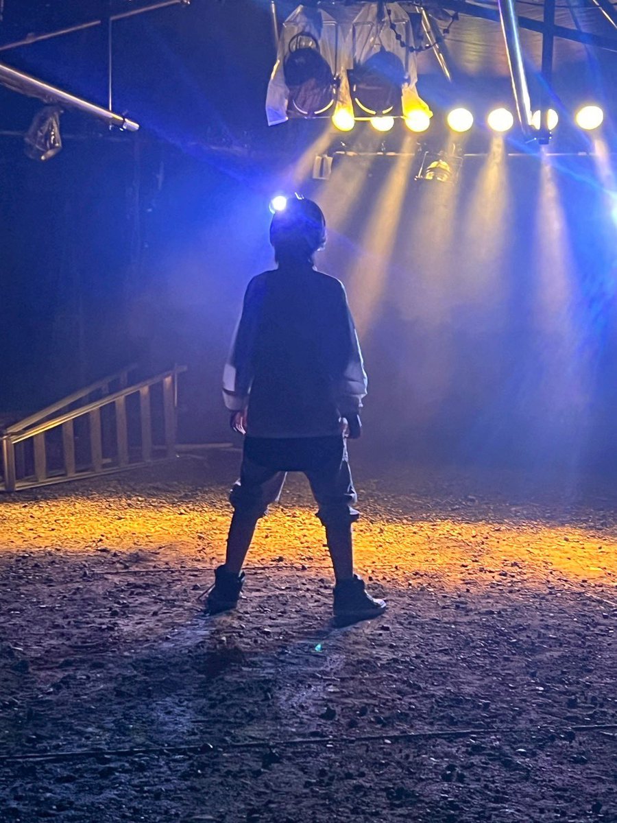 shintaigengorou's tweet photo. おはようございます！
今日も羽村で最終調整です。
昨晩、めっちゃかっこいい写真が届きましたので、ぜひ見てください💫

↓身・テント演劇詳細＆予約
https://t.co/Za4YKxjrbO
#劇団身体ゲンゴロウ https://t.co/t6HexMDi7w
