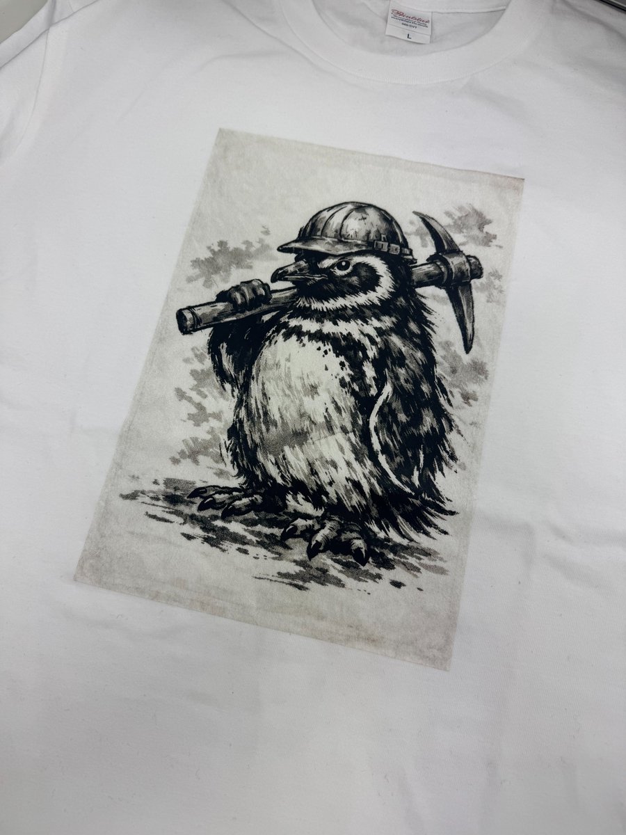 CollaboShop's tweet photo. あなたの周りにこんな渋めダンディなお友達はいませんか？(=ﾟωﾟ)ﾉ着るだけで圧を感じるイケペンTシャツつくってみました…🦑
#マゼフェス
#マゼフェス上越 https://t.co/4fBesa74II