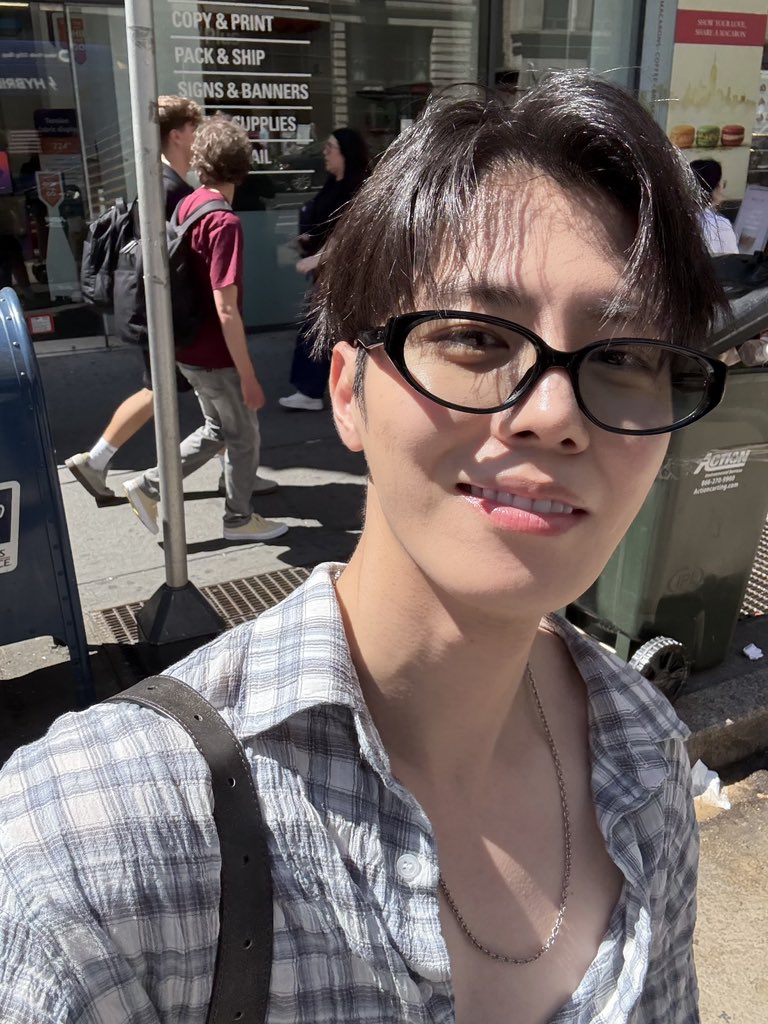 bubbletherose's tweet photo. 💬TG 260604 — 11:27 AM EST

[photo]

잘나온사진은 아니지만…
it’s not a good photo but… https://t.co/ZrtQ5qC31o