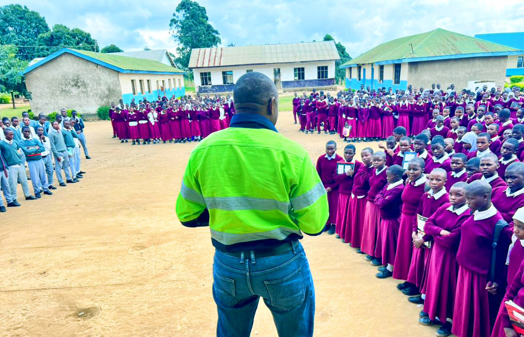 EcoGraf's tweet photo. On #WorldEnvironmentDay @EcoGraf &amp; Duma TanzGraphite are supporting environmental awareness in #Tanzania. Through school outreach programs around #Epanko, we're strengthening environmental clubs, promoting climate action and responsible waste management for a sustainable future🌱 https://t.co/ahxylTPGDn