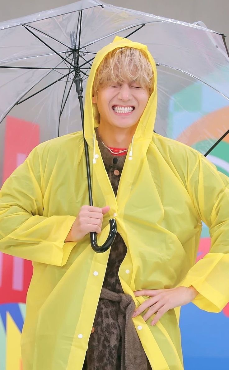 darlingthv's tweet photo. it’s taehyungie https://t.co/EJD8eqOesu