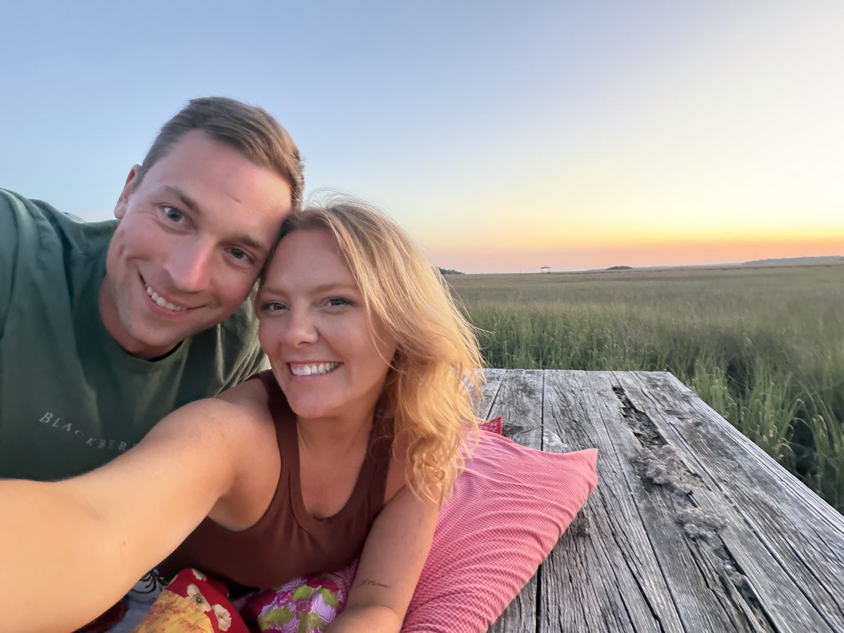 CaarolineTayy's tweet photo. To share a bottle of wine (pulled from a tarot card by a friend and said only to open when something good happens) with the loml on the anniversary we met 6 years ago in the city we met in finally together is what the universe intended 🫶🏻 https://t.co/byzdhZMNJA