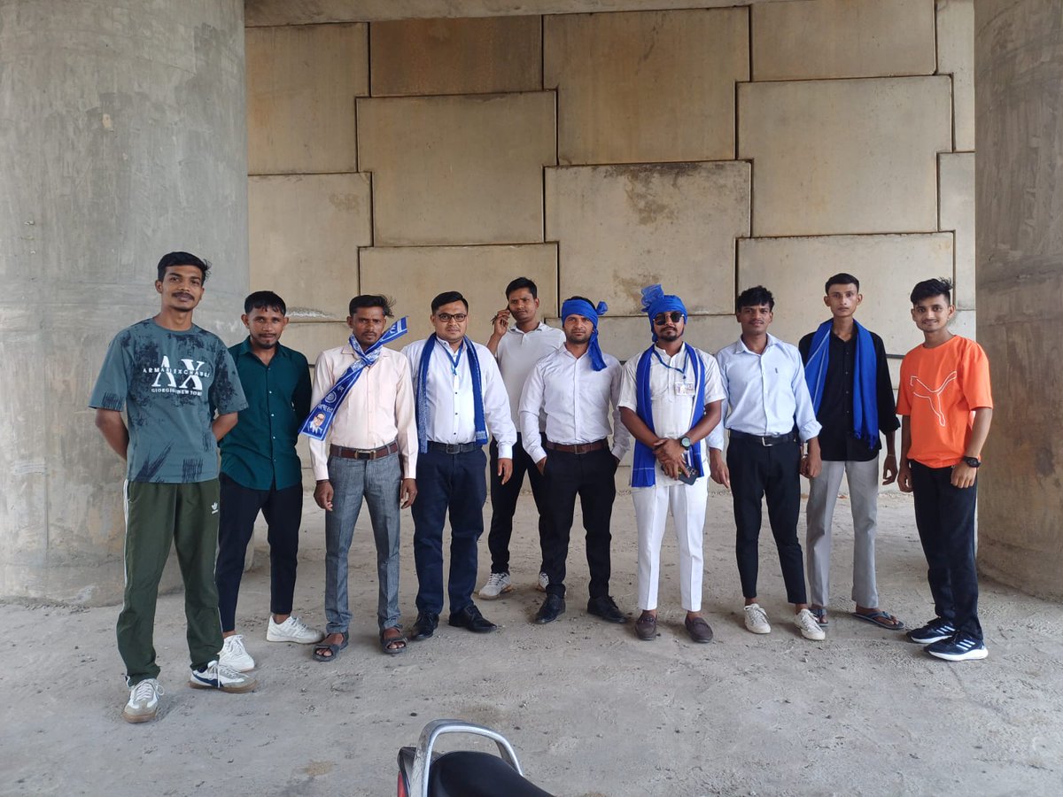 neerajkumarj8v's tweet photo. सत्ता परिवर्तन यात्रा के लिए जाती हुई हमारी टीम
हमारी टीम हमेशा बड़े भाई चद्रशेखर आजाद को सपोर्ट करेगी मरते दम तक 
 #सत्तापरिवर्तनयात्रा #सत्ता_परिवर्तन_यादव 
#SattaParivartanYatra #satta_parivartan_yatra जय भीम ✊ https://t.co/7ApG0nfOx0