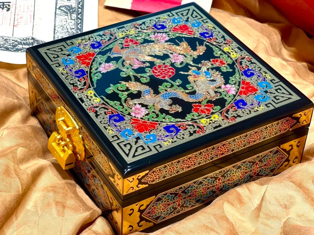 ShanxiTimes's tweet photo. 【 #ICH 】Pingyao Polished Lacquerware — a national intangible cultural heritage🤩 https://t.co/EH4F9glWNc