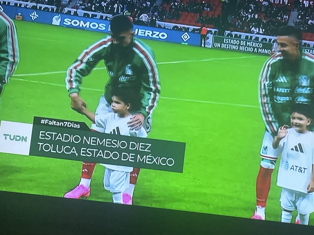 jorgeecv4's tweet photo. Juega limpio siente tu liga https://t.co/m278ssE8eO
