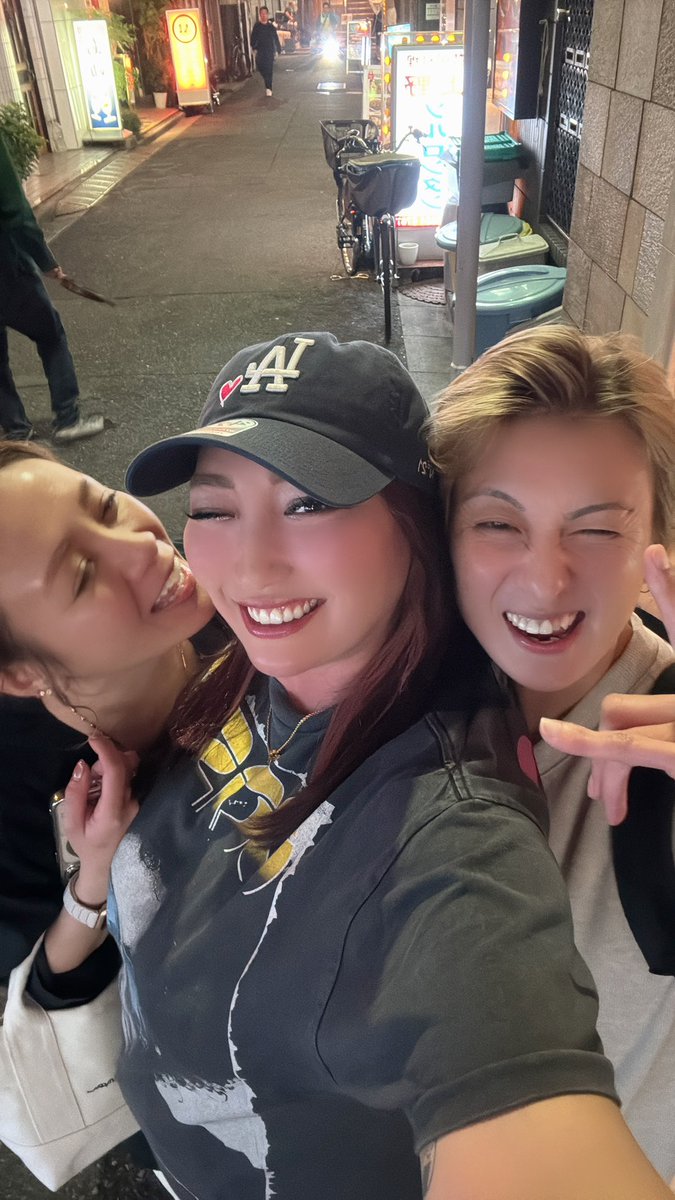 abau1104's tweet photo. 酒豪たちが
22:00には眠い、帰るって
お酒弱くなっててかわいい😂😂 https://t.co/zDjtLuidGl
