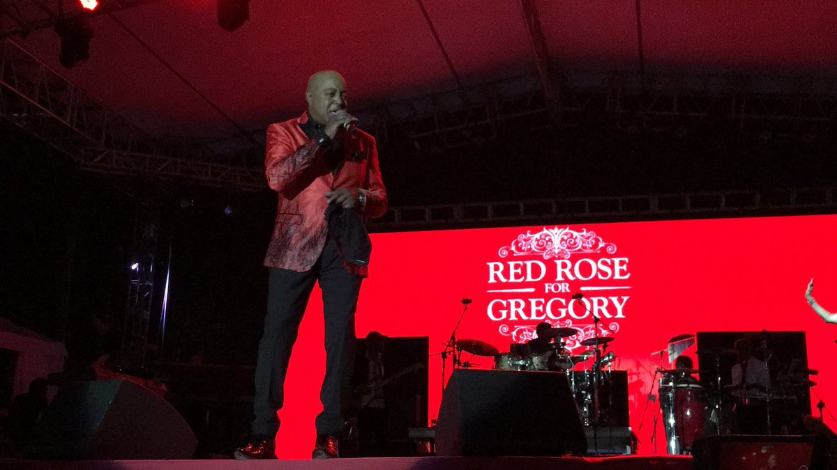 seanab876's tweet photo. I was 3 when I first “A whole new world -one of my favourite Peabo Bryson songs &amp; I wanted to see him performing it Iive. In 2019, while doing SM Mgmt for a concert, I got that chance-it was as moving, magical and magnificent as when I first heard it. His death hurts. RIP Peabo https://t.co/v7EHOLFYeq