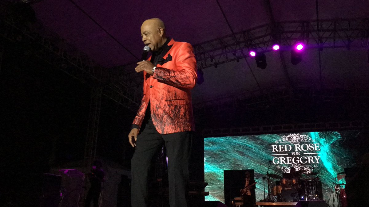 seanab876's tweet photo. I was 3 when I first “A whole new world -one of my favourite Peabo Bryson songs &amp; I wanted to see him performing it Iive. In 2019, while doing SM Mgmt for a concert, I got that chance-it was as moving, magical and magnificent as when I first heard it. His death hurts. RIP Peabo https://t.co/v7EHOLFYeq