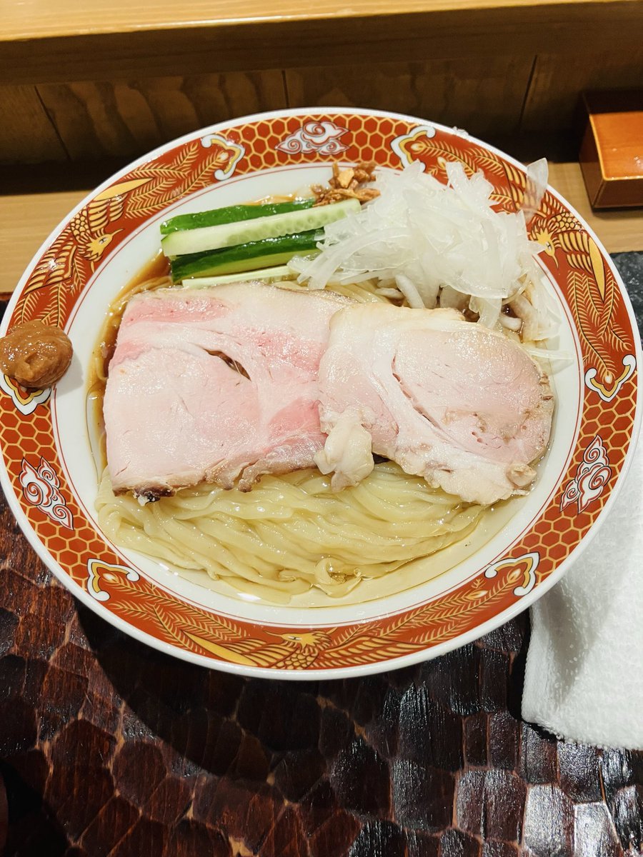 CraftBit2024's tweet photo. 6月5日

通常営業です❗️
🍜
【匠】コンソメらーめん（10食程度）

🍺 加須麦酒Craftbeer 3種

特上チャーシュー塩　　SPF豚ロース焼豚
　　　　　　　　醤油　天城黒豚バラ煮豚

本日もご来店お待ちしております🙇
写真は休日に伺った饗くろ㐂さん🍜 ごちそうさまでした🙇

#ラーメン
#入谷 https://t.co/7L5H9zzxgL