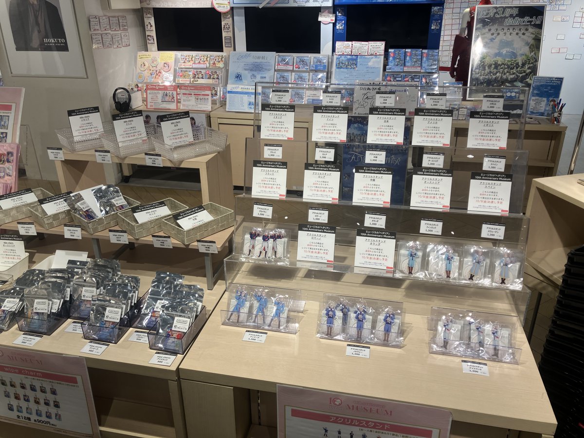 HmvBooksShibuya's tweet photo. 【再入荷情報📢】
・開催記念グッズ：ブロマイド
全種再入荷いたしました！
数に限りがございますので、ご注意くださいませ。

【完売情報📢】
完売商品は画像をご確認ください
開催記念グッズのみ10/9入荷予定で受付中
※再入荷の際も予約商品は10/9以降のお渡しです https://t.co/UNBHczIwR2