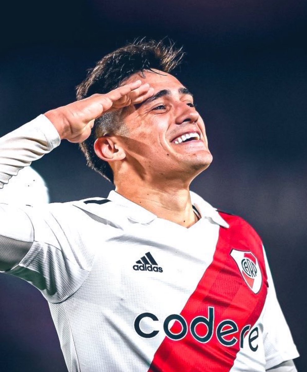 Futboltotal014's tweet photo. Necesito a este muchacho para ganar la libertadores, es un puesto a reforzar, tiene un ojete INEXPLICABLE, y es determinante, por favor Gonzalo https://t.co/sk5EbfXJS8