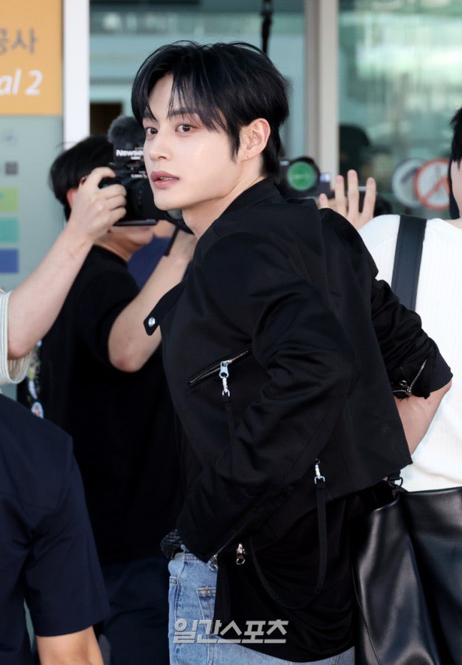 No.4キムキムページ‼️納品5月18日〜20日 📰 ARTICLE | 260605 Kim Jiwoong Airport Departure for China