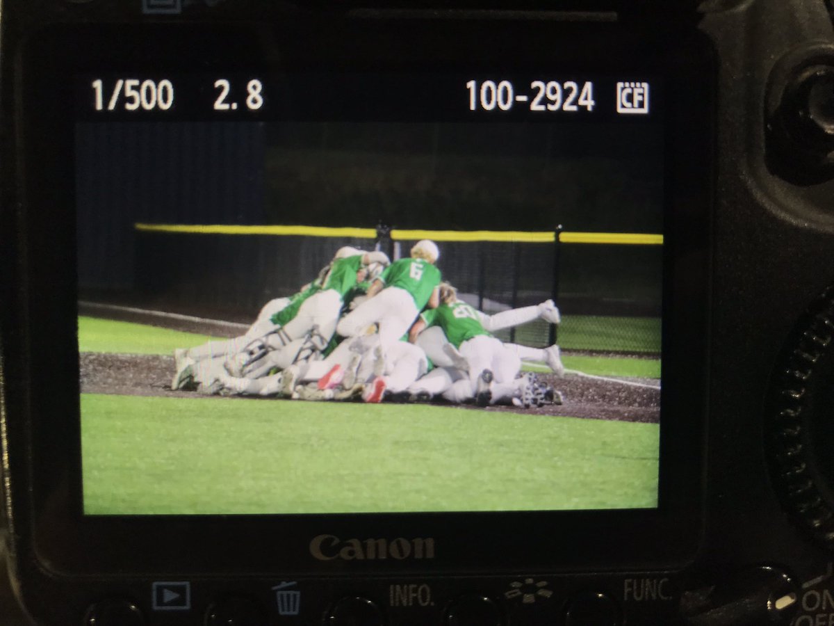 actionjaxon05's tweet photo. Final: Blair Oaks 11, Duchesne 1 in 5 innings.

@BHSBaseball10 is a state champion for the 5th time in 21 years. #mopreps https://t.co/EatS2YfuIz