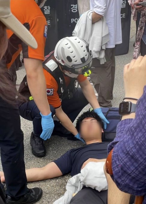 sh27021's tweet photo. 하.. 진짜 이게 나라냐??
저 애국시민들이 대체 뭘 잘못했는데??

국민의 주권을 지키는게.. 국민들의 잘못이냐??

정말.. 홍콩사태가 벌어지는구나..