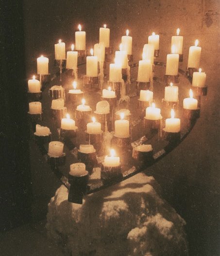 wildflowerdaysi's tweet photo. Heart shaped candelabra https://t.co/Nno0kElf1H