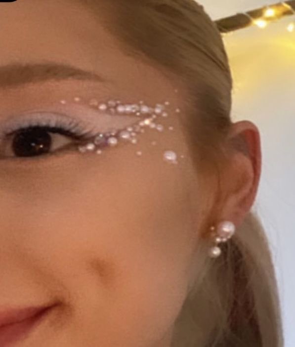 godisafawna's tweet photo. so excited to see what ari is going to wear this tour… i hope we get gemstone makeup at least for a couple shows https://t.co/4EPG6bsa8E