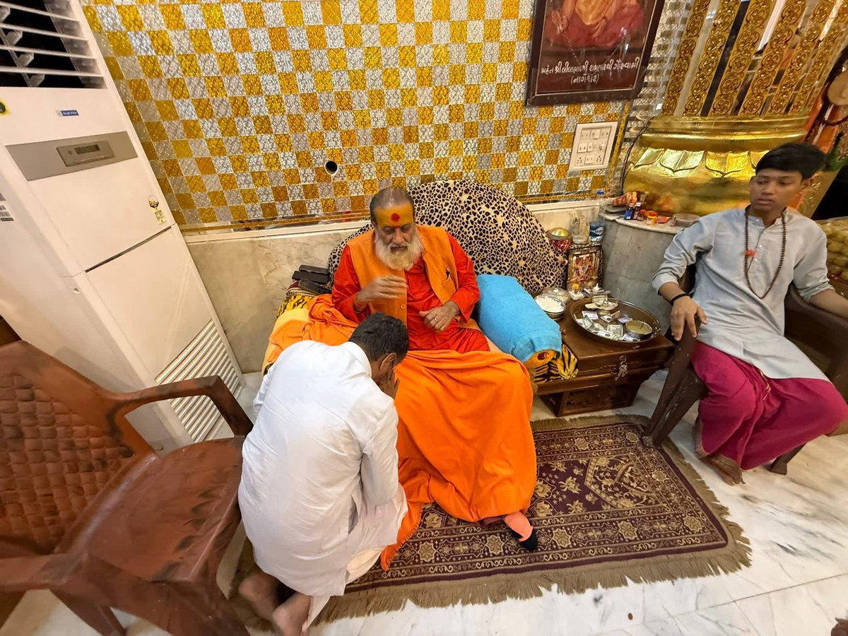 BhushanABhatt's tweet photo. नागेन्द्रहाराय त्रिलोचनाय, भस्माङ्गरागाय महेश्वराय।
नित्याय शुद्धाय दिगम्बराय, तस्मै नकाराय नमः शिवाय॥ 🔱

 દ્વાદશ જ્યોતિર્લિંગમાંના એક પવિત્ર શ્રી નાગેશ્વર જ્યોતિર્લિંગ મહાદેવની દર્શન પુજા અર્ચના કરી આશીર્વાદ મેળવ્યા.🙏🕉️ https://t.co/PyUtBz0DCG