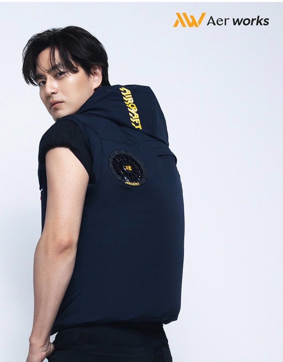forjinuk0916's tweet photo. OFFICIAL UPDATE 🤍
Actor Lee Jin Wook has been unveiled as the first official model of Aerworks, representing the new AirCraft cooling vest line.
📸 Repost from @ aerworks_official from IG
#LeeJinWook #leejinuk #이진욱 #イジヌク #aircraft #aerworks https://t.co/GEMPy65vE4