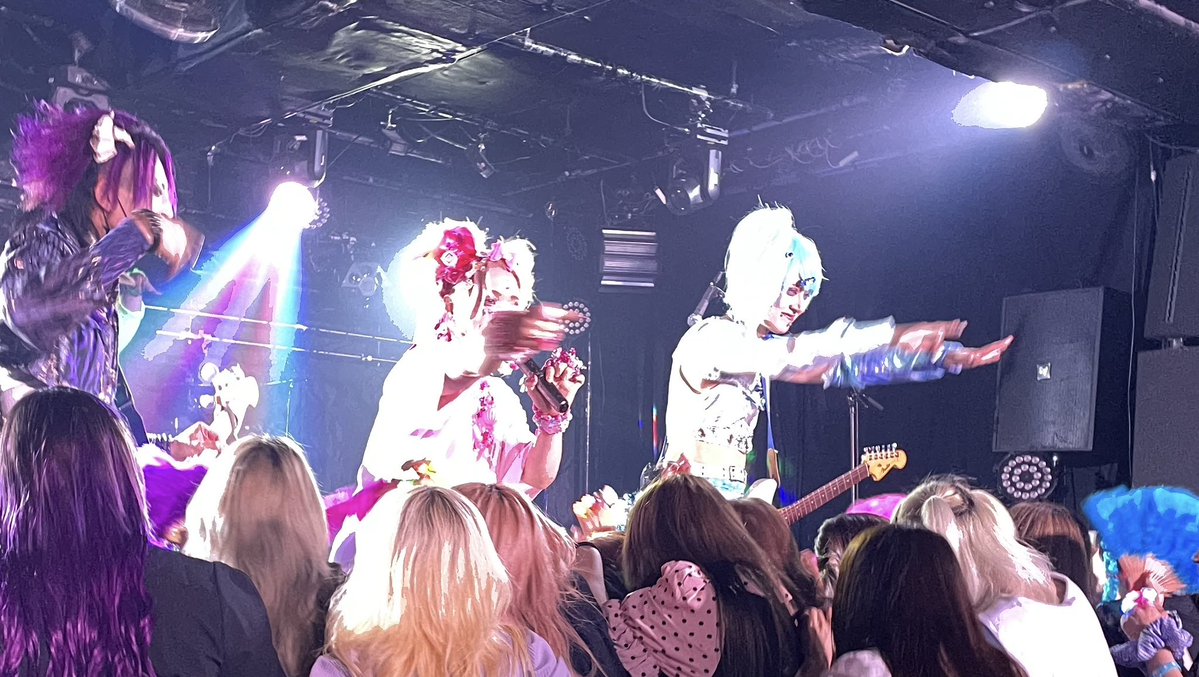EruOfficial_'s tweet photo. Goodmorning👶💕

昨日は6月1本目のライブでした（≧∇≦）

始動ライブに呼んでもらえるのは嬉しい✨

本当におめでとう㊗️🎉

これから盛り上げていこうねーっ🔥🔥🔥🔥

↓ライブ前👶　　　　LIVE中(パンパン)👶↓ https://t.co/IhFhLlsXBO