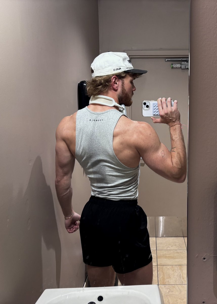 buffboybrock's tweet photo. gym pics as of late https://t.co/tOuDBqhcc7