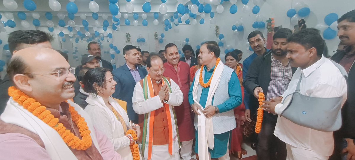 chubay_vikash's tweet photo. बिहार सरकार में पूर्व उपमुख्यमंत्री वर्तमान में कृषि मंत्री लखीसराय के लोकप्रिय विधायक श्री विजय कुमार सिन्हा को जन्मदिन की हार्दिक बधाई एवं  शुभकामनाएं!🎂💐🎂💐
ईश्वर से आपके उत्तम स्वास्थ्य एवं मंगलमय जीवन की कामना करते हैं।
VIJAY KUMAR SINHA Hari Mohan Chaudhary https://t.co/RPS2Pmdfpg