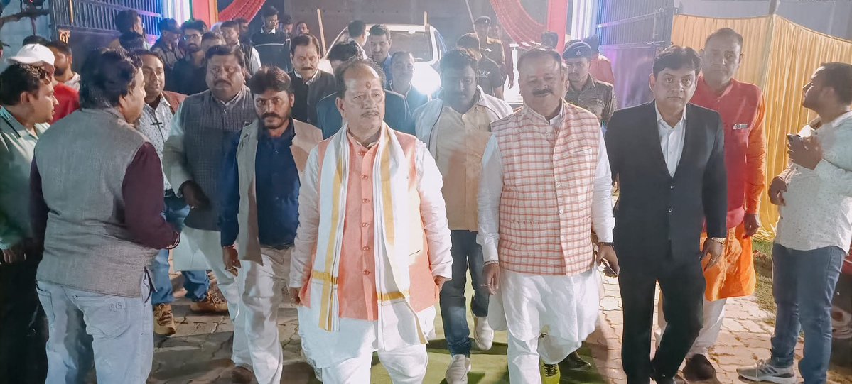 chubay_vikash's tweet photo. बिहार सरकार में पूर्व उपमुख्यमंत्री वर्तमान में कृषि मंत्री लखीसराय के लोकप्रिय विधायक श्री विजय कुमार सिन्हा को जन्मदिन की हार्दिक बधाई एवं  शुभकामनाएं!🎂💐🎂💐
ईश्वर से आपके उत्तम स्वास्थ्य एवं मंगलमय जीवन की कामना करते हैं।
VIJAY KUMAR SINHA Hari Mohan Chaudhary https://t.co/RPS2Pmdfpg