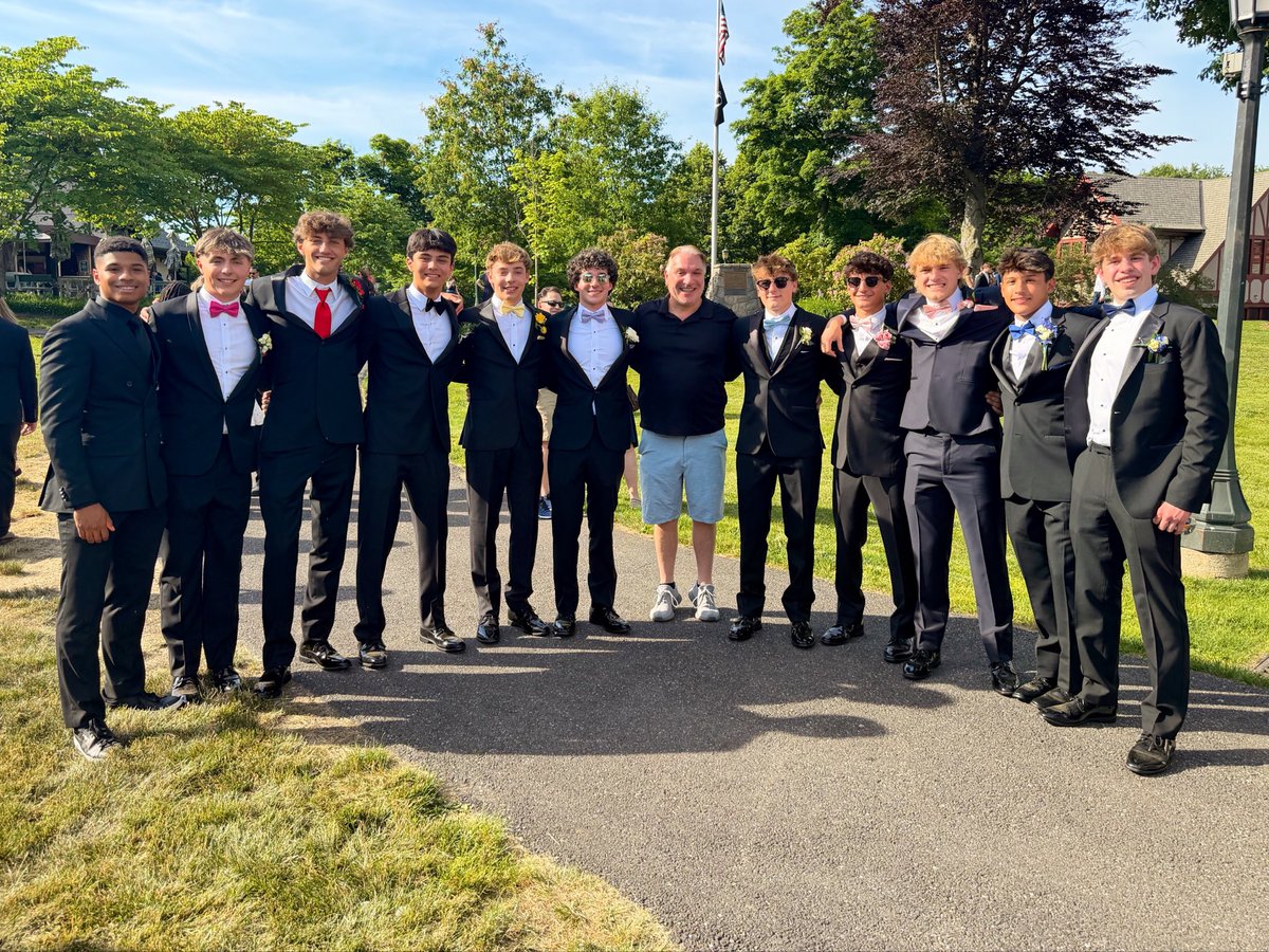 SuperKaish's tweet photo. Pre-Prom at Law Park! A wonderful Briarcliff tradition continues. @Bcliff_6th_man @bhsbulletin https://t.co/JrVSzY4qtv